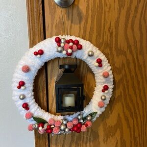 HOLIDAY LANTERN WREATH